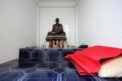 At Wat Chong Lom in Chonburi, Thailand At Wat Chong Lom in Chonburi, Thailand